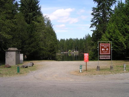 Wye lake boat launch near Allyn-Grapeview